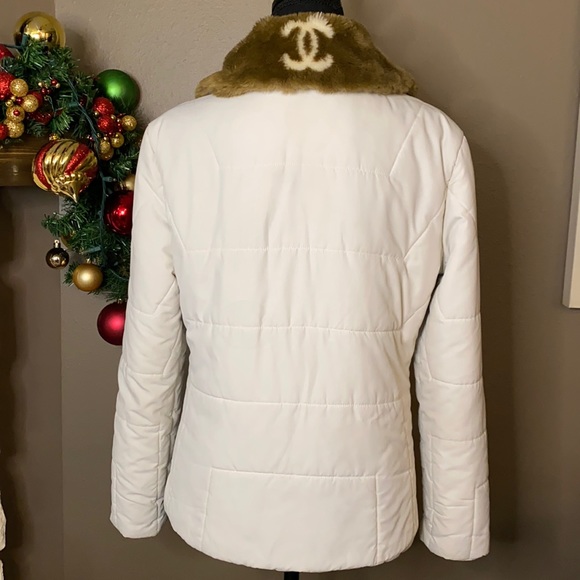 CHANEL Jackets & Blazers - Vintage CHANEL white puffer jacket with removable fur collar